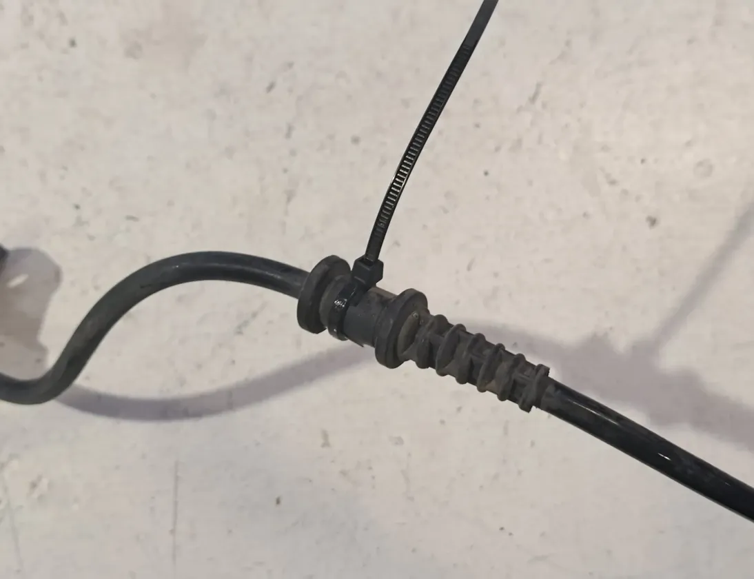 MERCEDES-BENZ C-Class W204/S204/C204 (2004-2015) Front Right ABS Sensor A2049057900 33140486