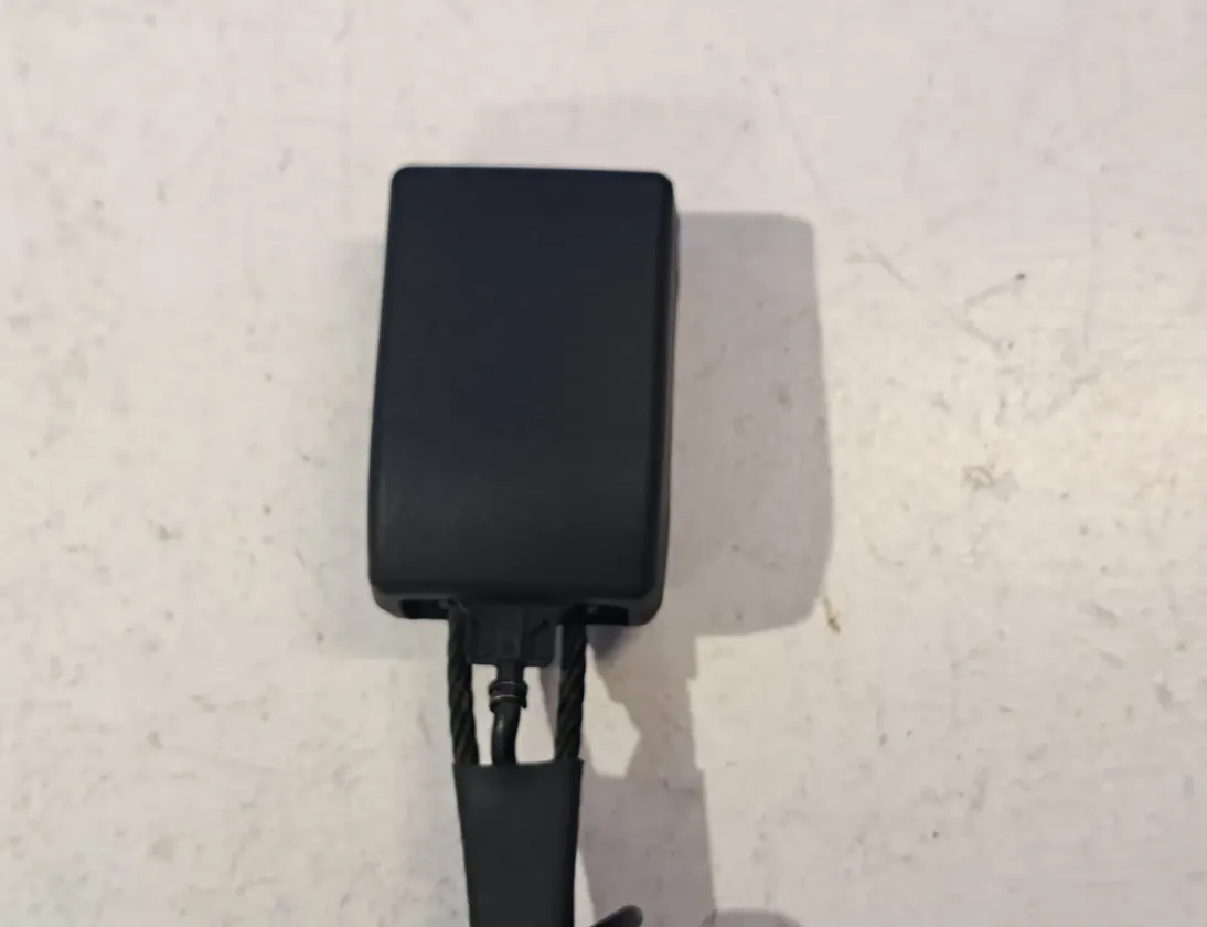 MERCEDES-BENZ B-Class W246 (2011-2020) Pravá predná spona na sedadle A2468600169 33377666