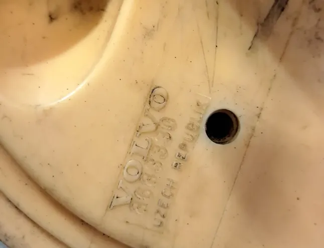 VOLVO V70 2 generation (2000-2008) In Tank Fuel Pump 8683330 33605894