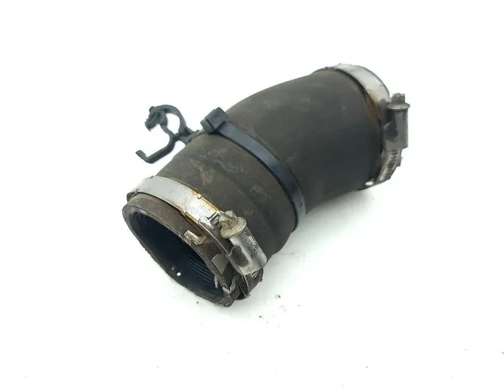 LAND ROVER Discovery Sport 1 generation (2014-2024) шланг радиатора интеркулера GJ326K863AA 31030773