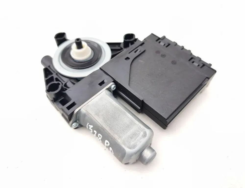 VOLVO S90 2 generation (2016-2023) Маторчик стеклоподъемника передней левой двери 31674756 33475967