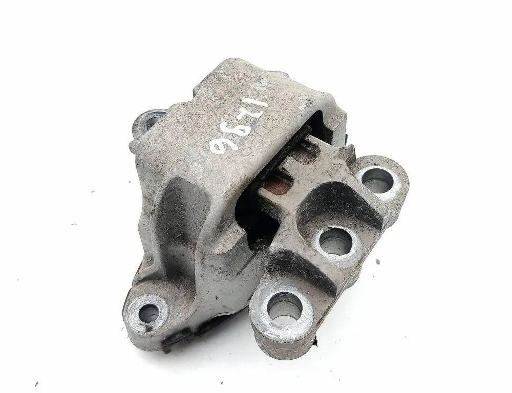 CHEVROLET Trax 1 generation (2013-2022) Front engine mount 33741366