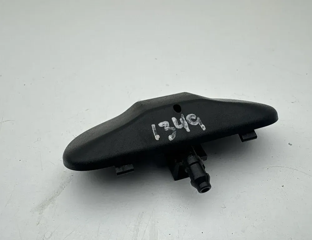 SEAT Ateca 1 generation (2016-2024) Windscreen Nozzle Jet 5M0955985C 34063485