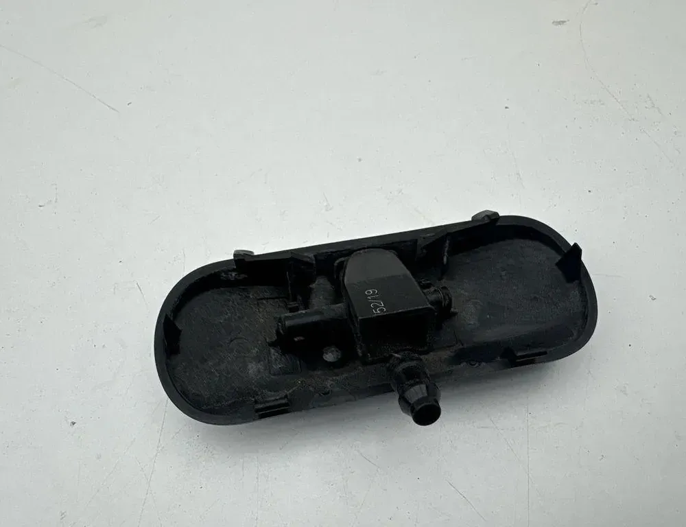 SEAT Ateca 1 generation (2016-2024) Windscreen Nozzle Jet 5M0955985C 34063485