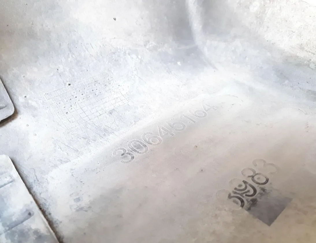 VOLVO V70 2 generation (2000-2008) Ľavý plastový kryt bočného prahu 30744339,30645164 23586668