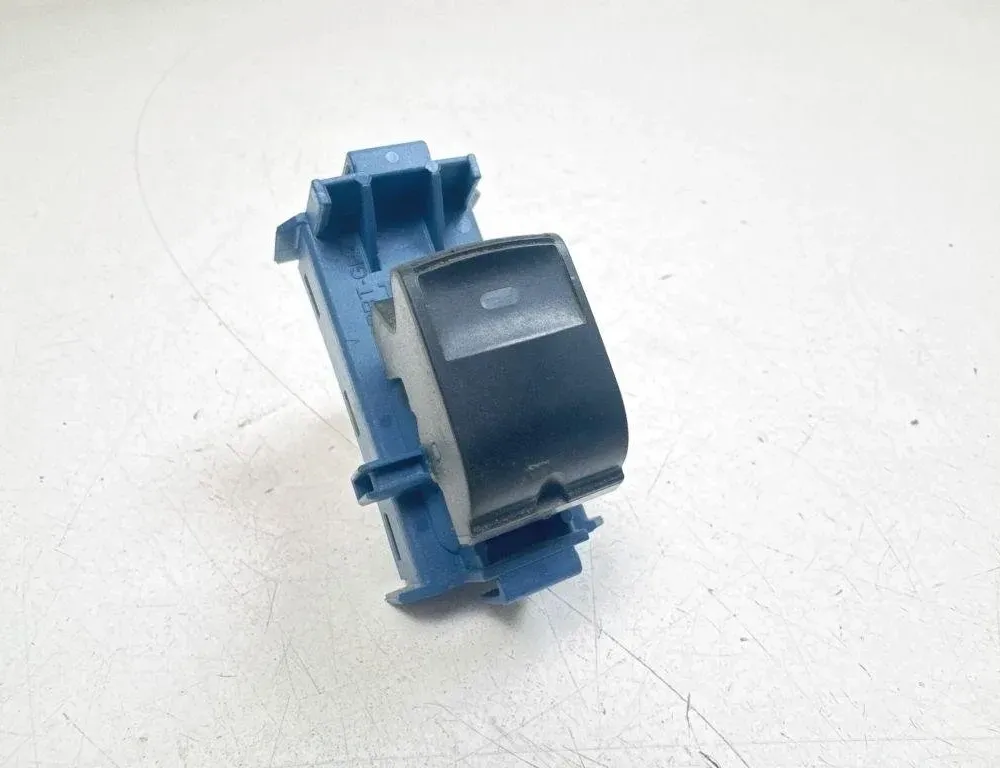 TOYOTA Verso 1 generation (2009-2015) Ovládače okien ľavých zadných dverí 8481005070,02009 31368688