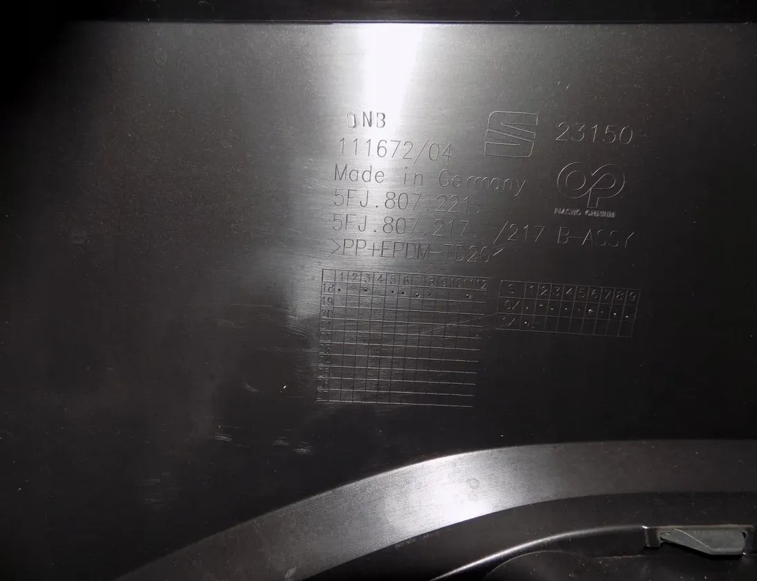 VOLKSWAGEN Passat B8 (2014-2023) Другие детали двигателя 5FJ807221D 23136609