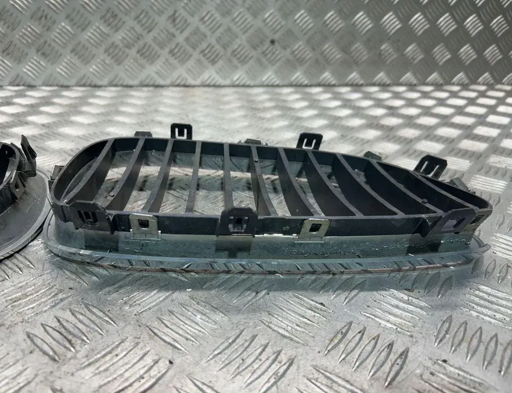 BMW 5 Series E60/E61 (2003-2010) Rádiátorová mriežka 7027062 33185810