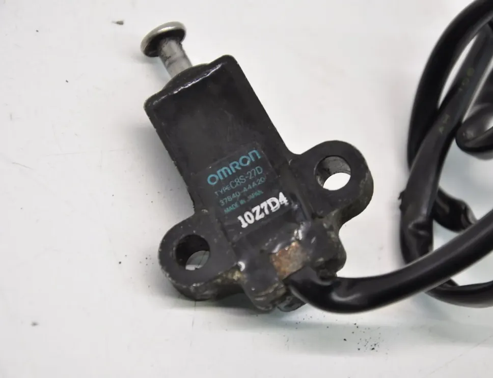 SUZUKI GSX Senzor prepínača bočného stojana na parkovanie C8S-27D/37840-44A20 10648124
