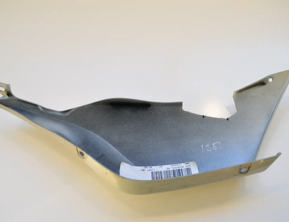 BMW K Кожух заднего правого обтекателя 46627675418 1679220