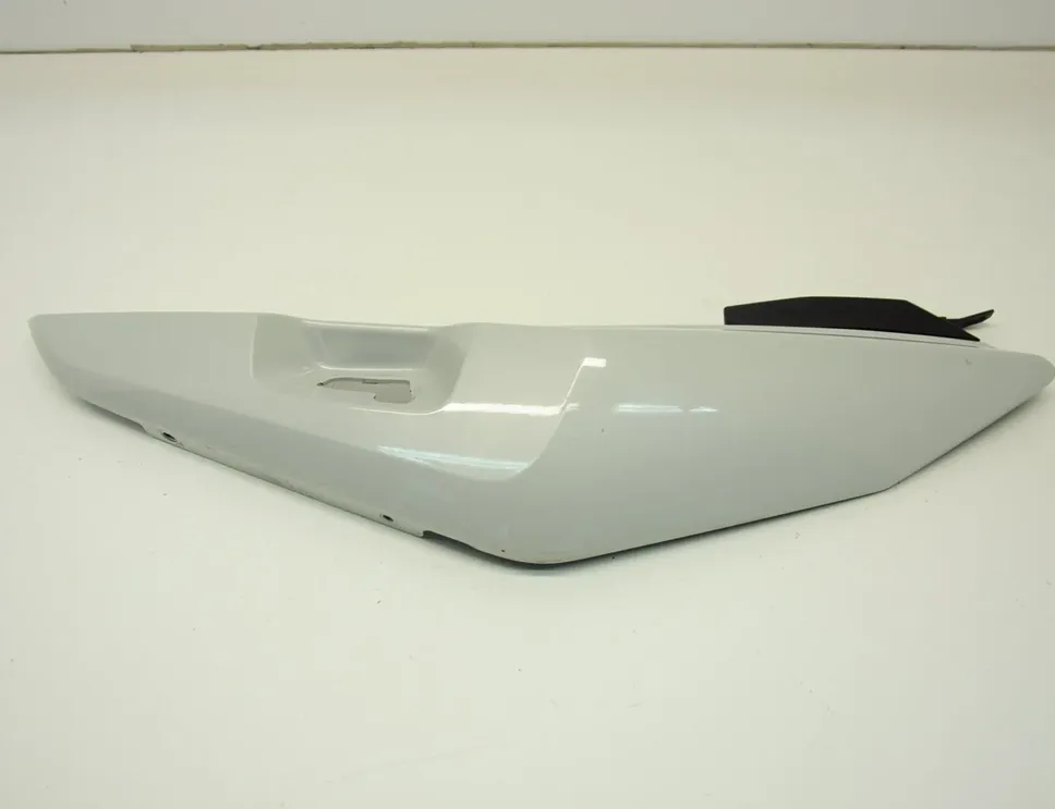 BMW K Кожух заднего правого обтекателя 7709506 3305228