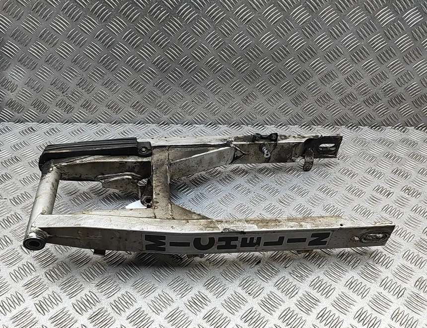 SUZUKI DR Zadný kyvný rameno 33317197