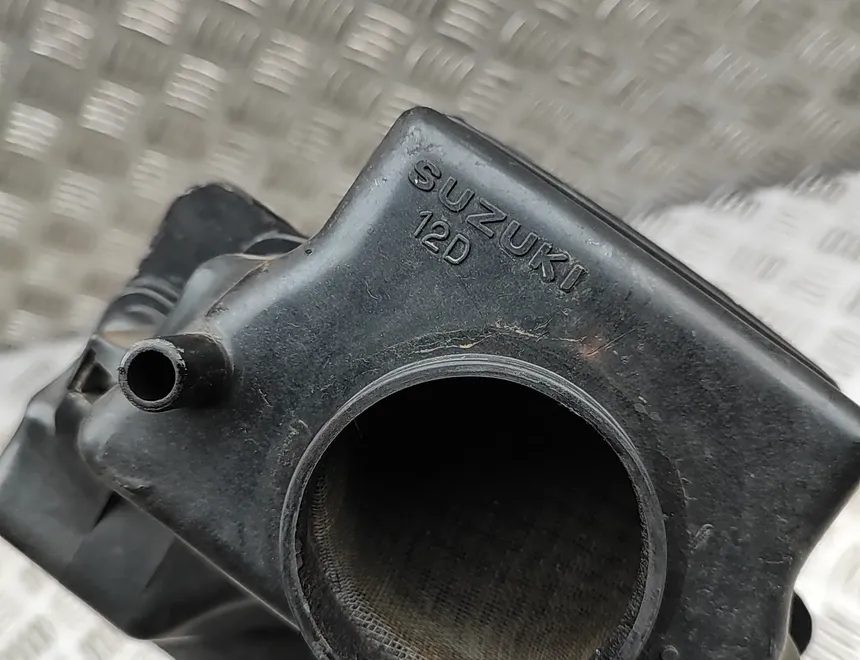 SUZUKI DR Air filter box 33317917