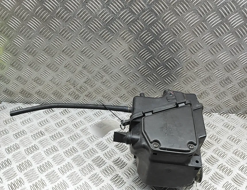 SUZUKI DR Air filter box 33317917