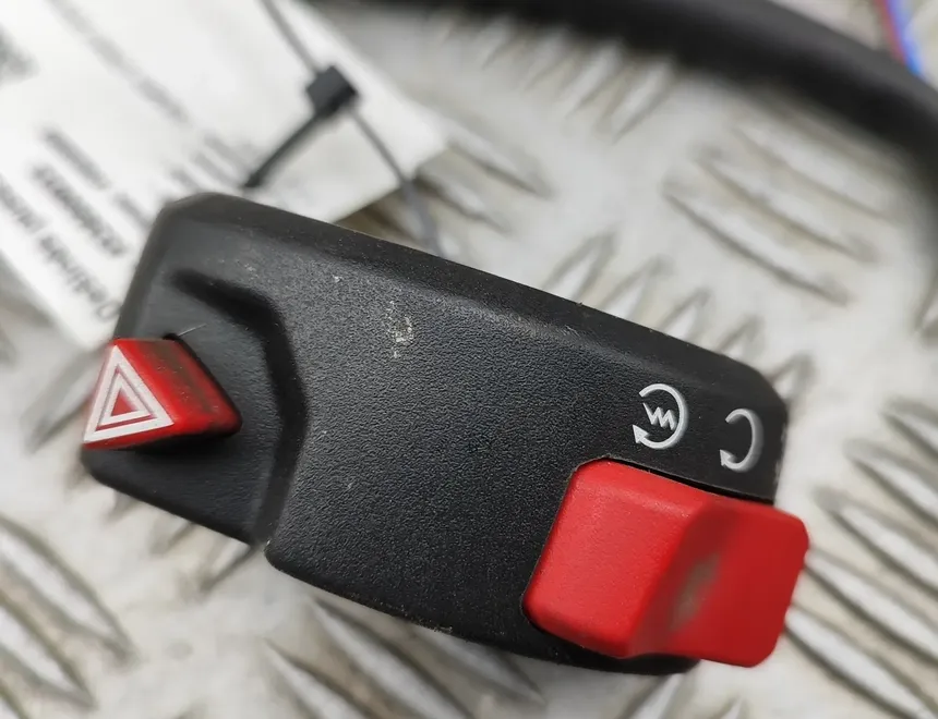 TRIUMPH Street Правый боковой переключатель передач 33600033