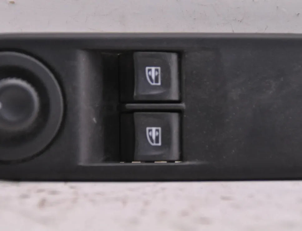 RENAULT Clio 4 generation (2012-2020) Front Left Door Window Switch 254118044R 33380909