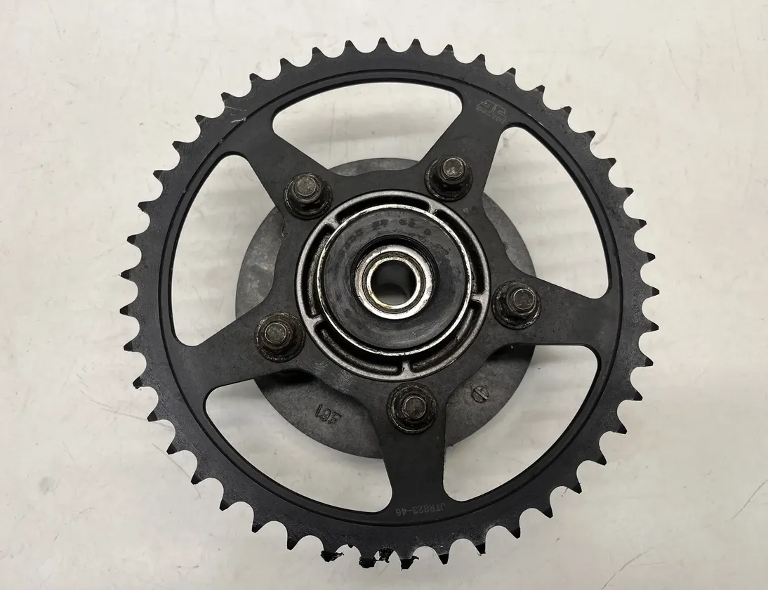 SUZUKI GLADIUS Zadný nosič náboja pastorku 31867931