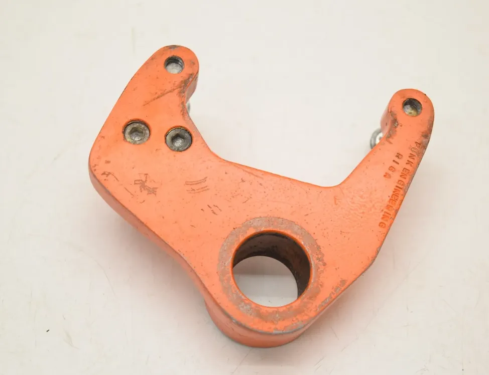 SUZUKI GSX-R Rear brake caliper mount bracket 33378076