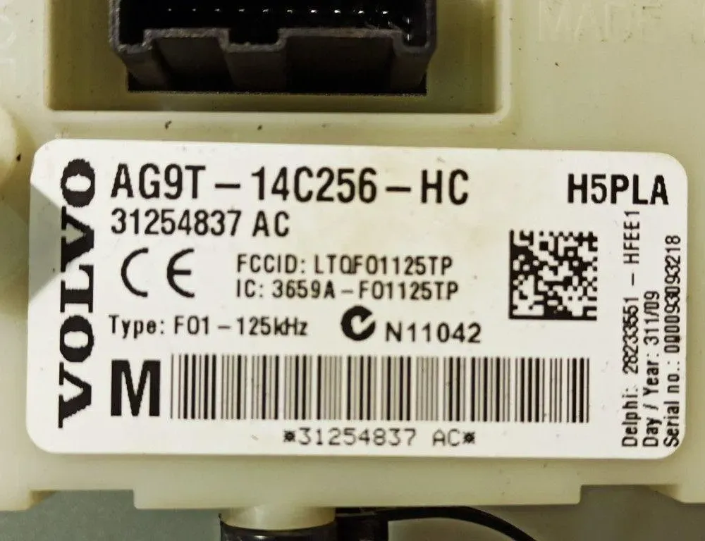 VOLVO XC60 1 generation (2008-2017) Poistková skrinka 31254837,31254837AC 30154051