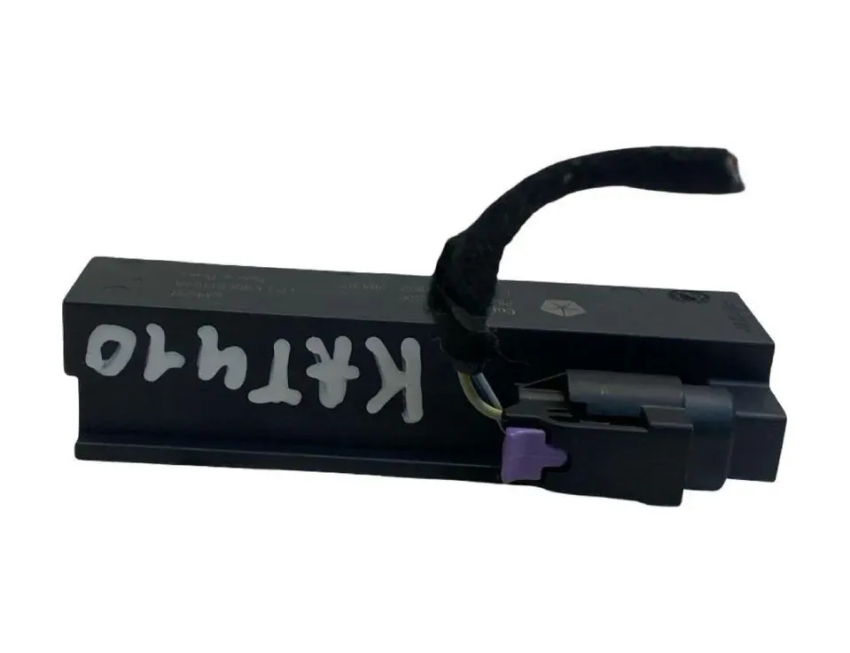 CHRYSLER Pacifica 2 generation (RU) (2016-2023) Bootlid Antenna Amplifier 68068148AA 33236141