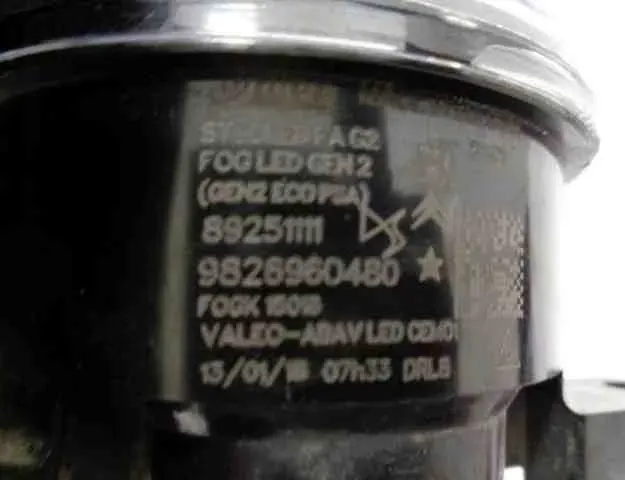 PEUGEOT 308 3 generation (2021-2023) Ľavé predné hmlisté svetlo 9826960480 32467107