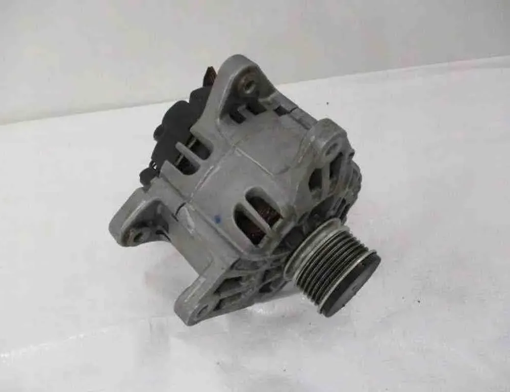 RENAULT Captur 1 generation (2013-2019) Alternátor 231001318R 32484620