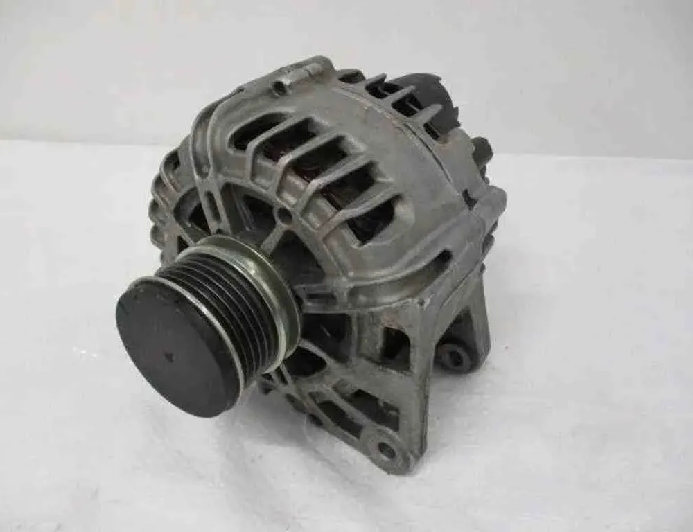 RENAULT Captur 1 generation (2013-2019) Alternátor 231001318R 32484620