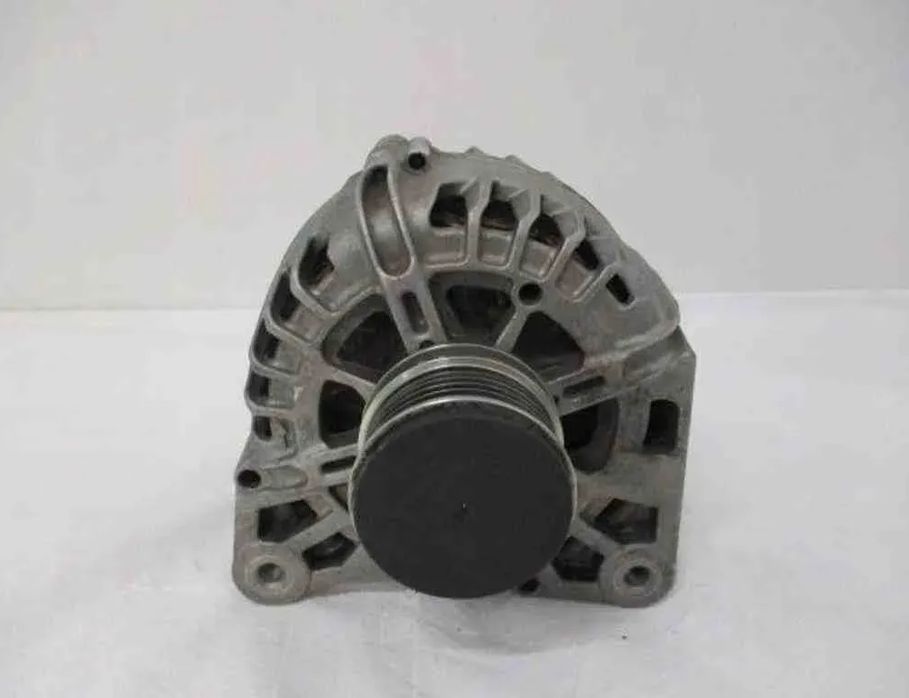 RENAULT Captur 1 generation (2013-2019) Alternátor 231001318R 32484620