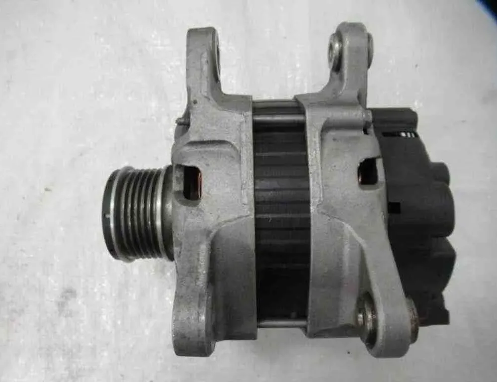 RENAULT Captur 1 generation (2013-2019) Alternátor 231008918R 32490585