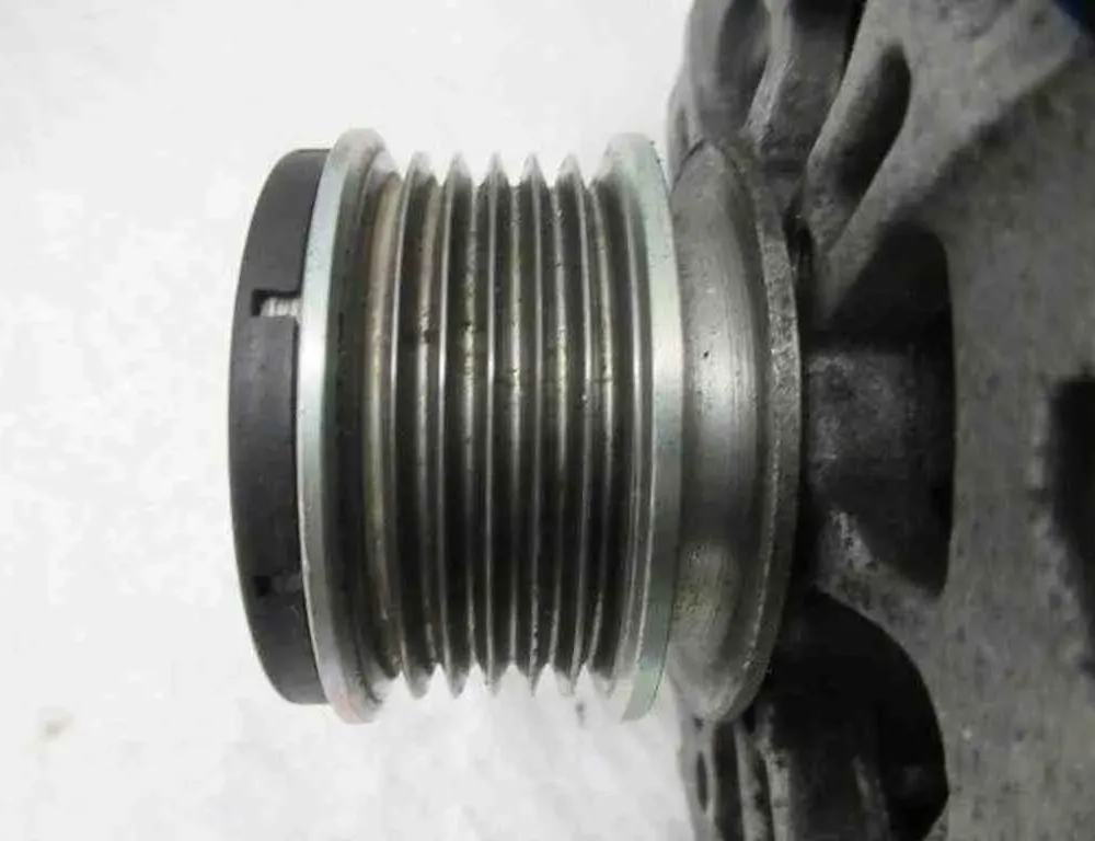 RENAULT Captur 1 generation (2013-2019) Alternátor 231008918R 32490585