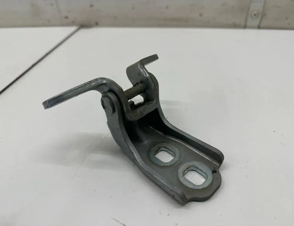 OPEL Astra K (2015-2021) Шарнир передней правой двери 30799475