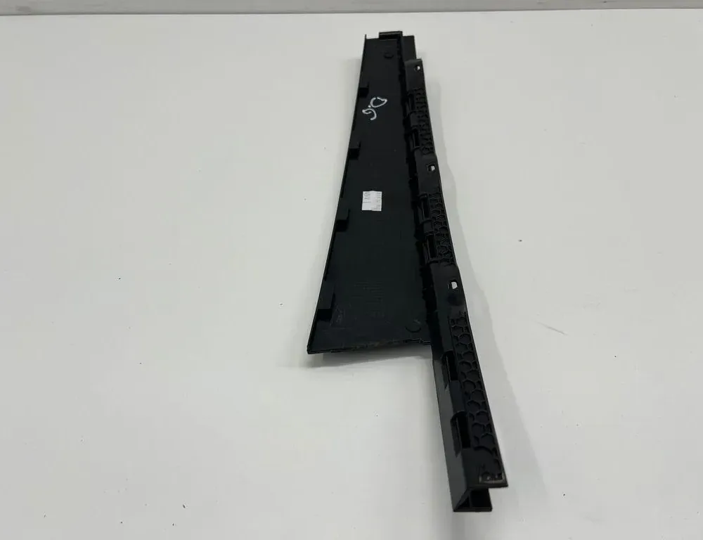 SKODA Superb 1 generation (2001-2008) Pravé zadné dvere okenného lemovania 3V0839902 33553582