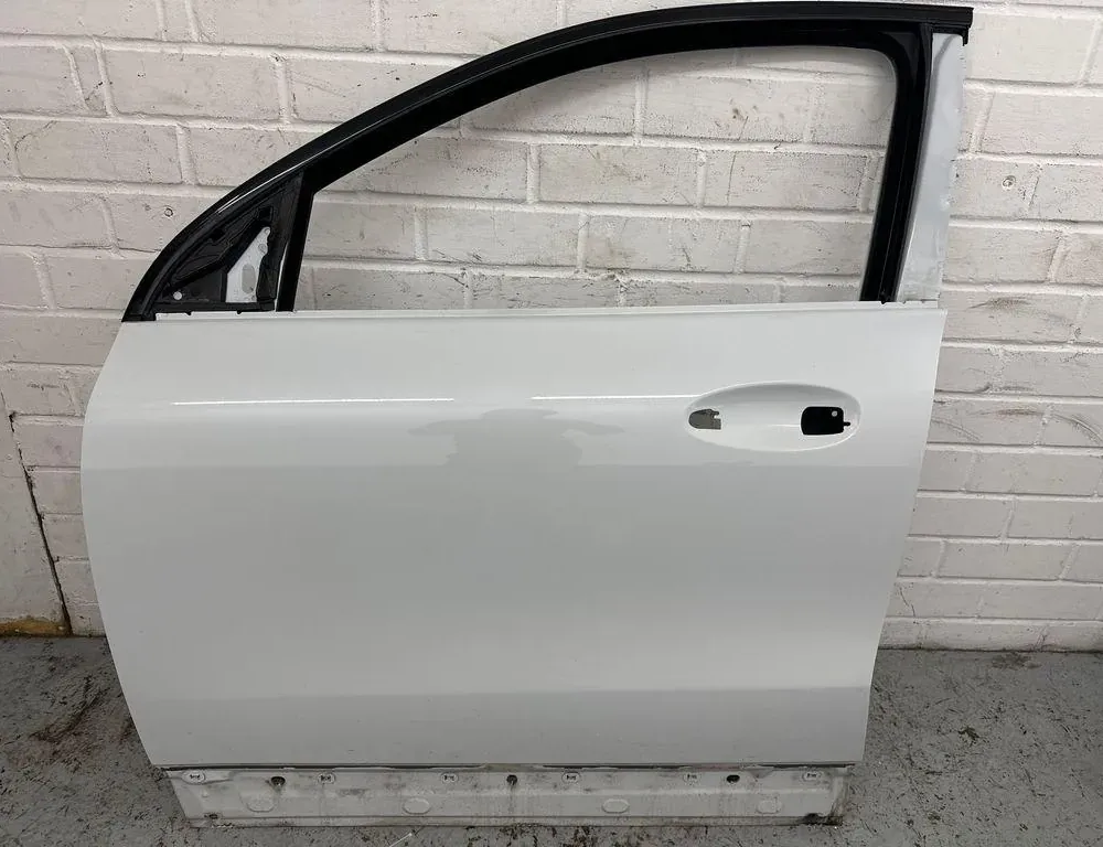 MERCEDES-BENZ GLA-Class H247 (2019-2024) Predné ľavé dvere 33580502