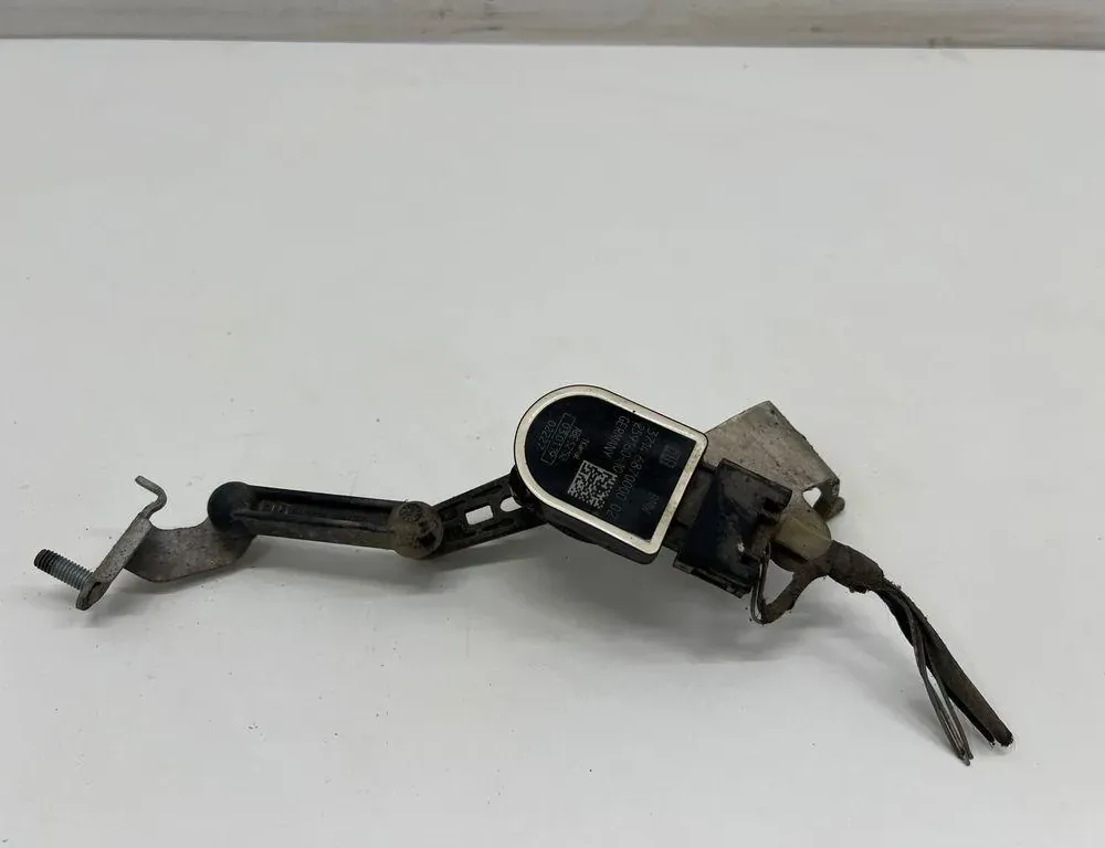 BMW 5 Series G30/G31 (2016-2023) Pravý predný snímač hladiny ABE52152,6870000 33596275