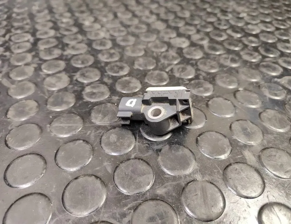 VOLVO V70 3 generation (2007-2020) Pravý senzor nárazu 31264396 33172210