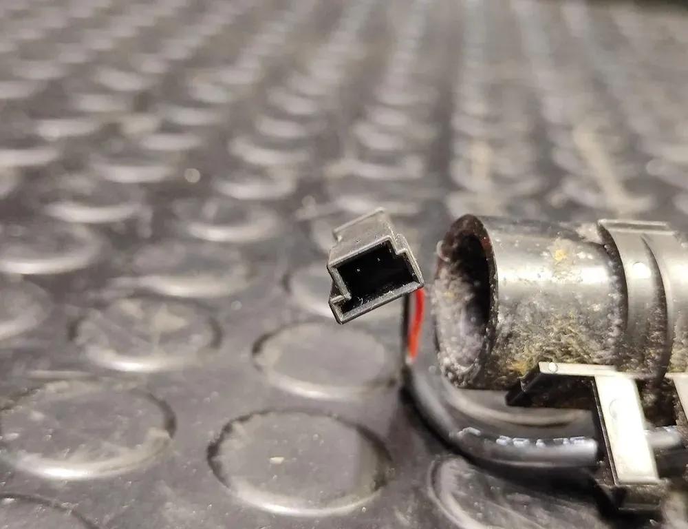 BMW 7 Series F01/F02 (2008-2015) Front Right Seat Buckle 9115306 33172602