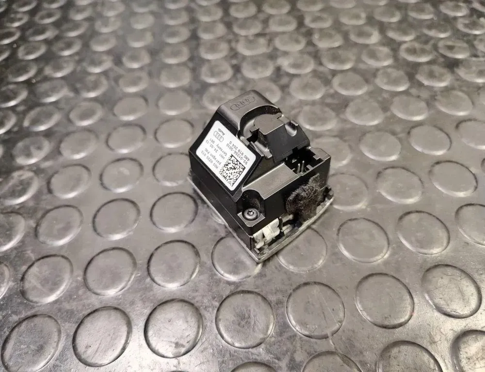 AUDI A8 D2/4D (1994-2002) Внутренние часы 4H0919204Q 33172729