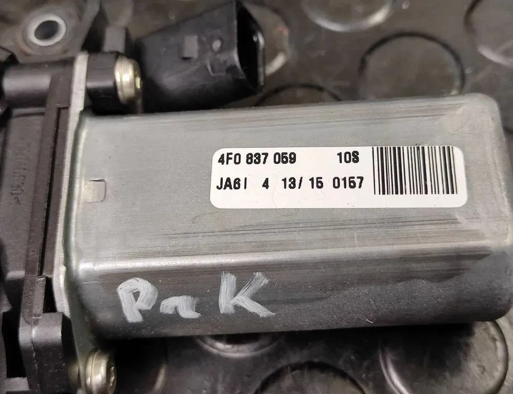 AUDI A8 D2/4D (1994-2002) Дверной доводчик передний левый 4F0837059 33172752