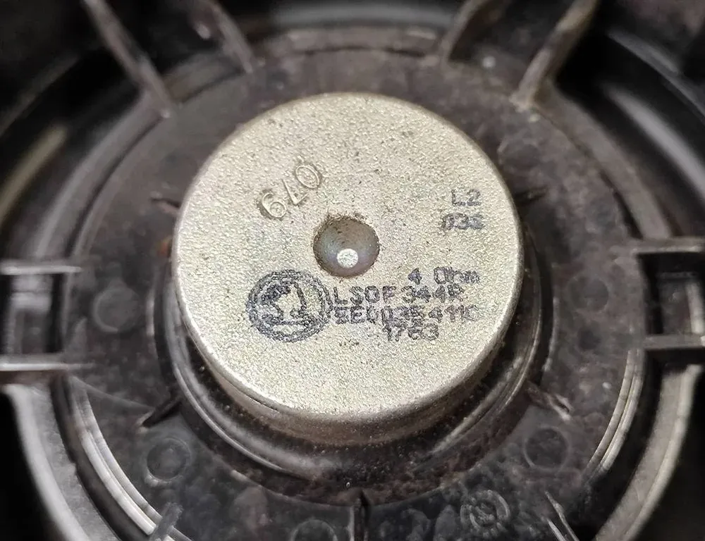 SKODA Octavia 1 generation (1996-2010) Front Right Door Loudspeaker 33173593