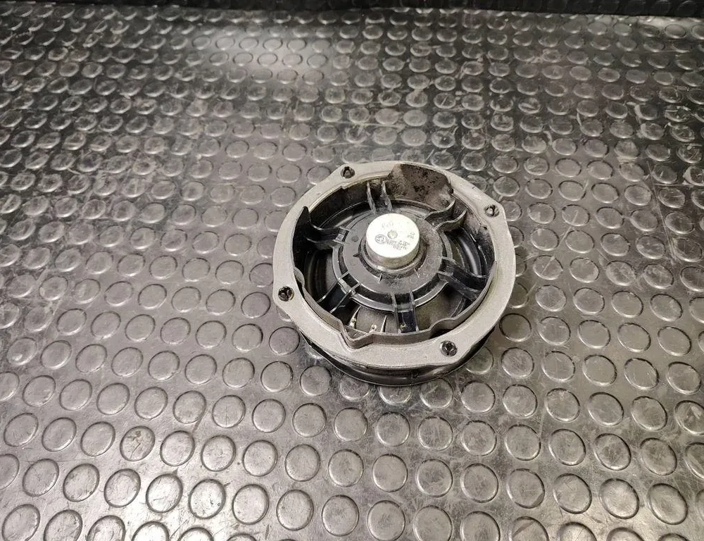 SKODA Octavia 1 generation (1996-2010) Front Right Door Loudspeaker 33173593