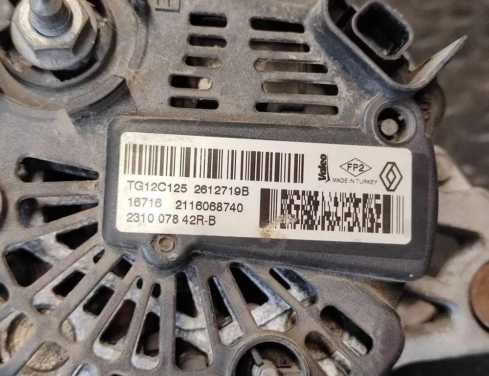 RENAULT Captur 1 generation (2013-2019) Alternátor 231007842R 33174780