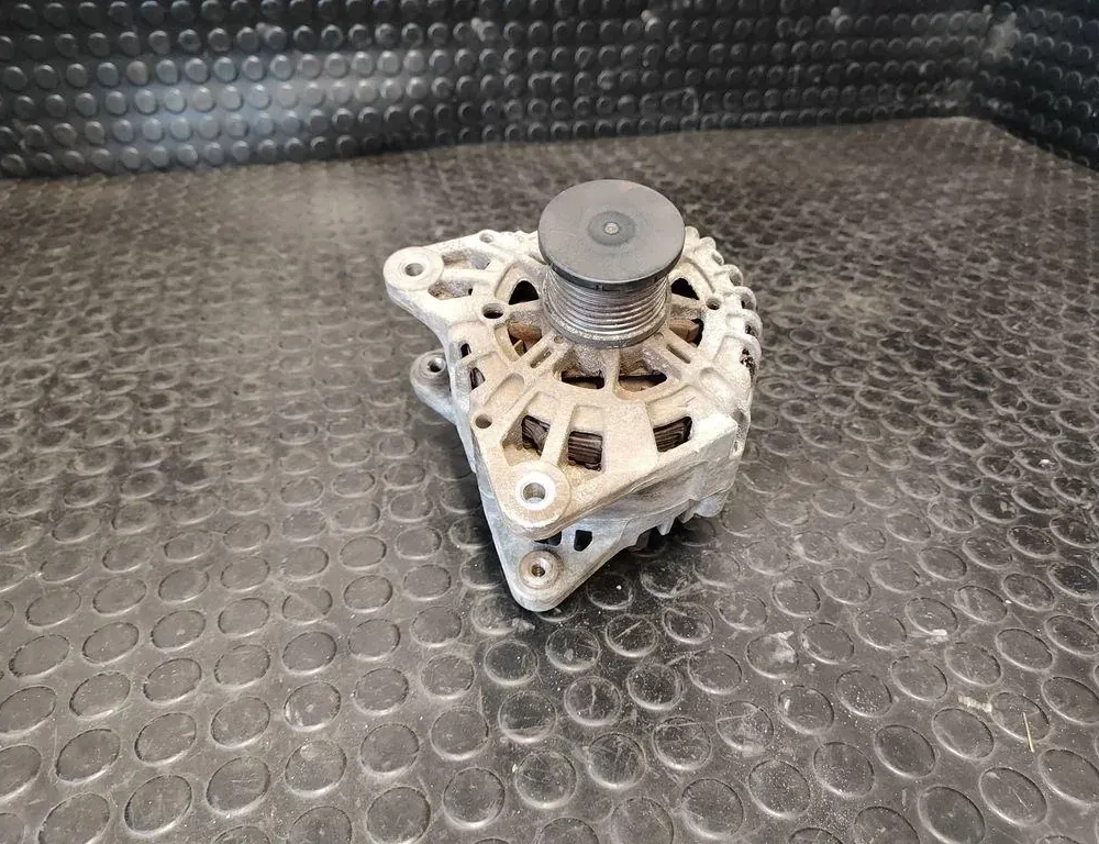 RENAULT Captur 1 generation (2013-2019) Alternátor 231007842R 33174780