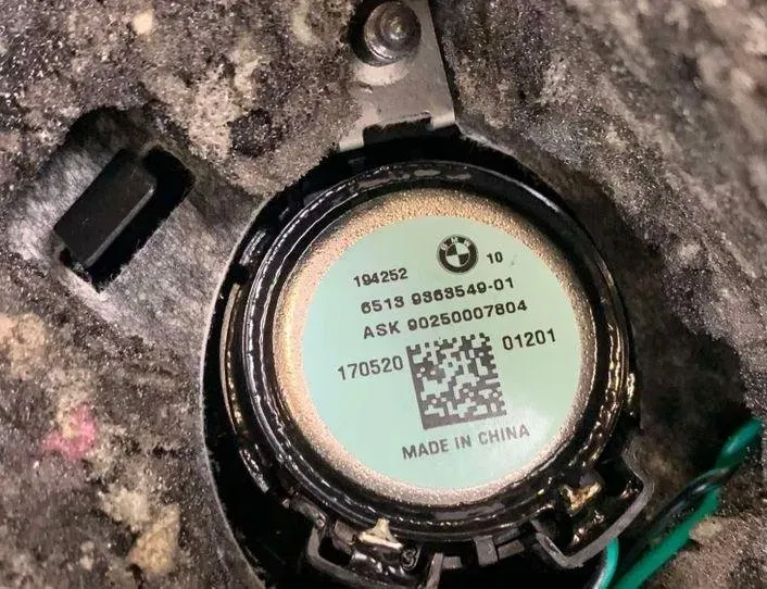 BMW 5 Series G30/G31 (2016-2023) Zadná polička G989521,806503103,8065031 24561642