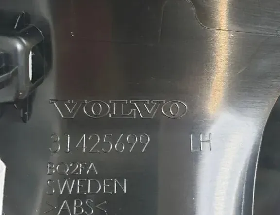 VOLVO XC60 2 generation (2017-2024) Задняя левая стойка 31425699 33213039