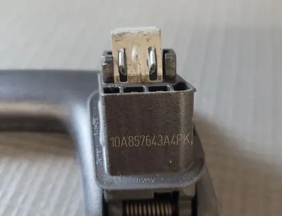 VOLKSWAGEN ID.4 1 generation (2020-2023) Pravá zadná strešná rukoväť 10A857643A 33213208