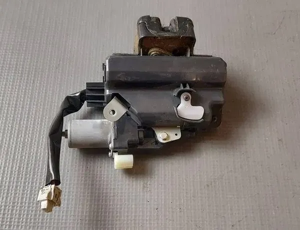 TOYOTA RAV4 5 generation (XA50) (2018-2024) Zámok na piate dvere T5161382A 33215753