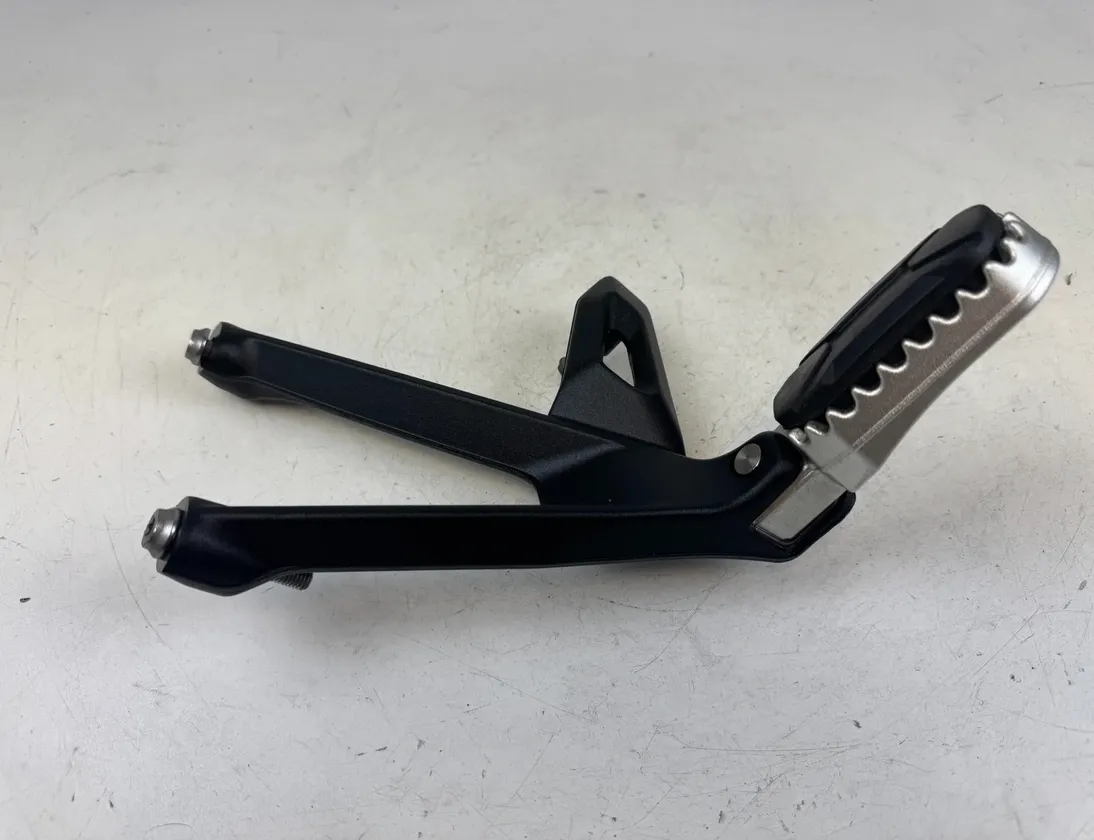 BMW R 1300 GS Rear left side footrest peg hanger 46717108051,46717109078,46717923217 32087318