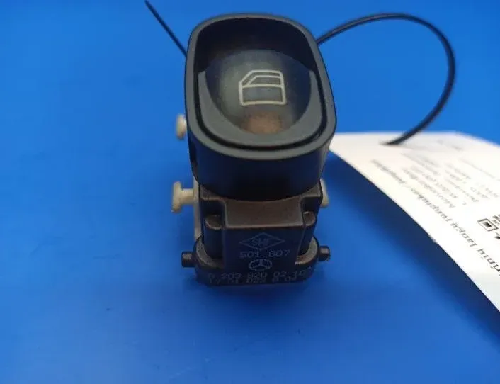 MERCEDES-BENZ C-Class W203/S203/CL203 (2000-2008) Кнопка стеклоподъемника передней левой двери A2038200210 21214655