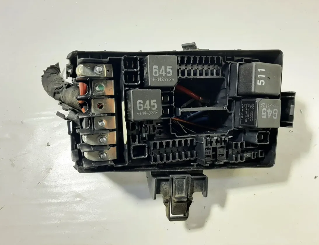 VOLKSWAGEN Golf 7 generation (2012-2024) Poistková skrinka 5Q0907361C 27276315