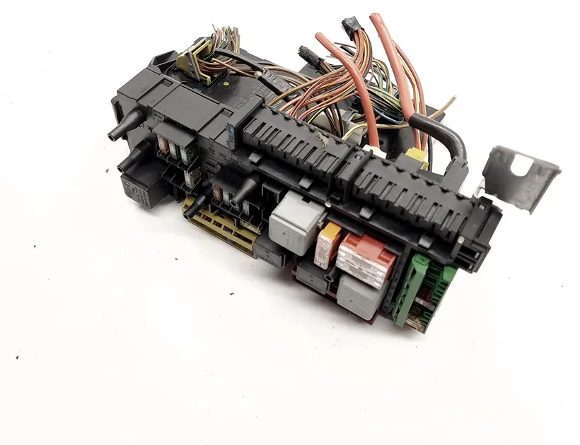 MERCEDES-BENZ C-Class W204/S204/C204 (2004-2015) Блок предохранителей 2049060105 33522802